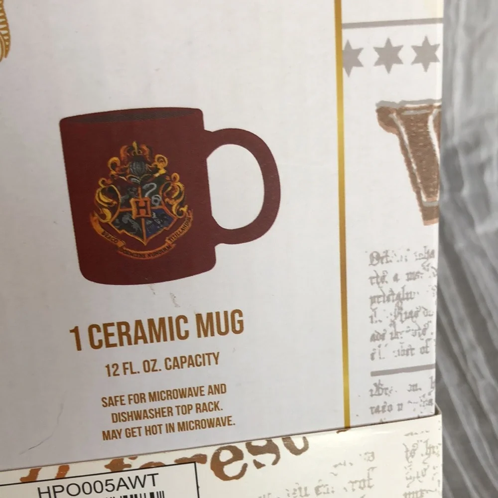 HARRY POTTER Hogwarts gift set ceramic mug pair socks acrylic door hanger NWT
